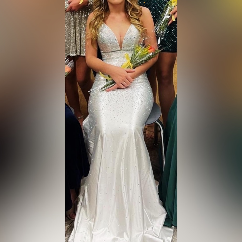 Prom dress - Picture 2 of 4